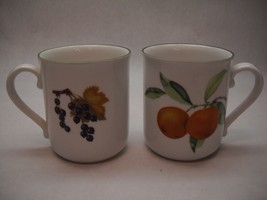 Set Of 2 Royal Worcester Mugs Evesham Vale Green Trim Oranges Grapes Painted - $49.49
