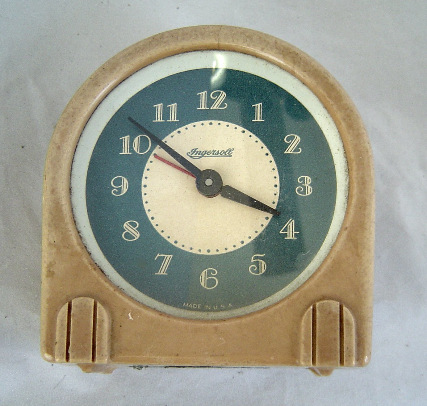 Ingersoll 1940's Beige Radiolite Bakelite Alarm Clock Art Deco Style