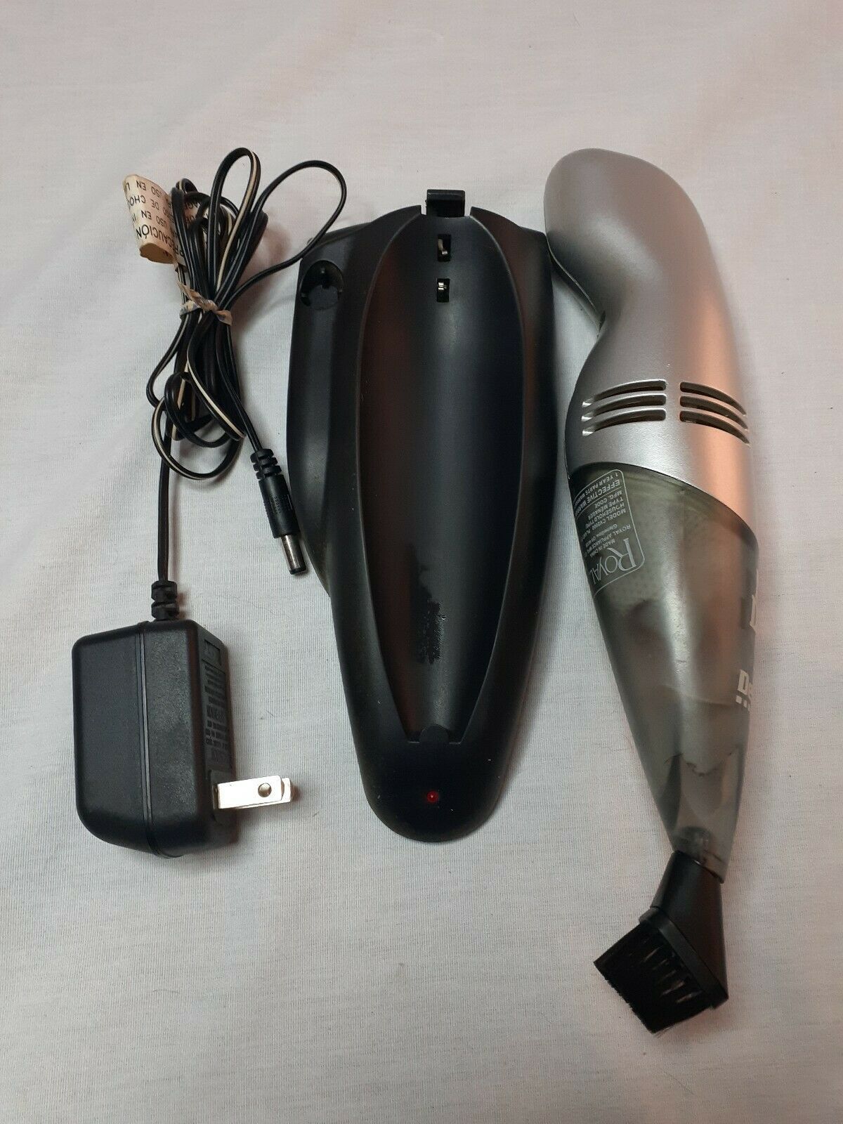 Rechargeable Dirt Devil vacuum Detailer w/ Brush & Charger Vacuum