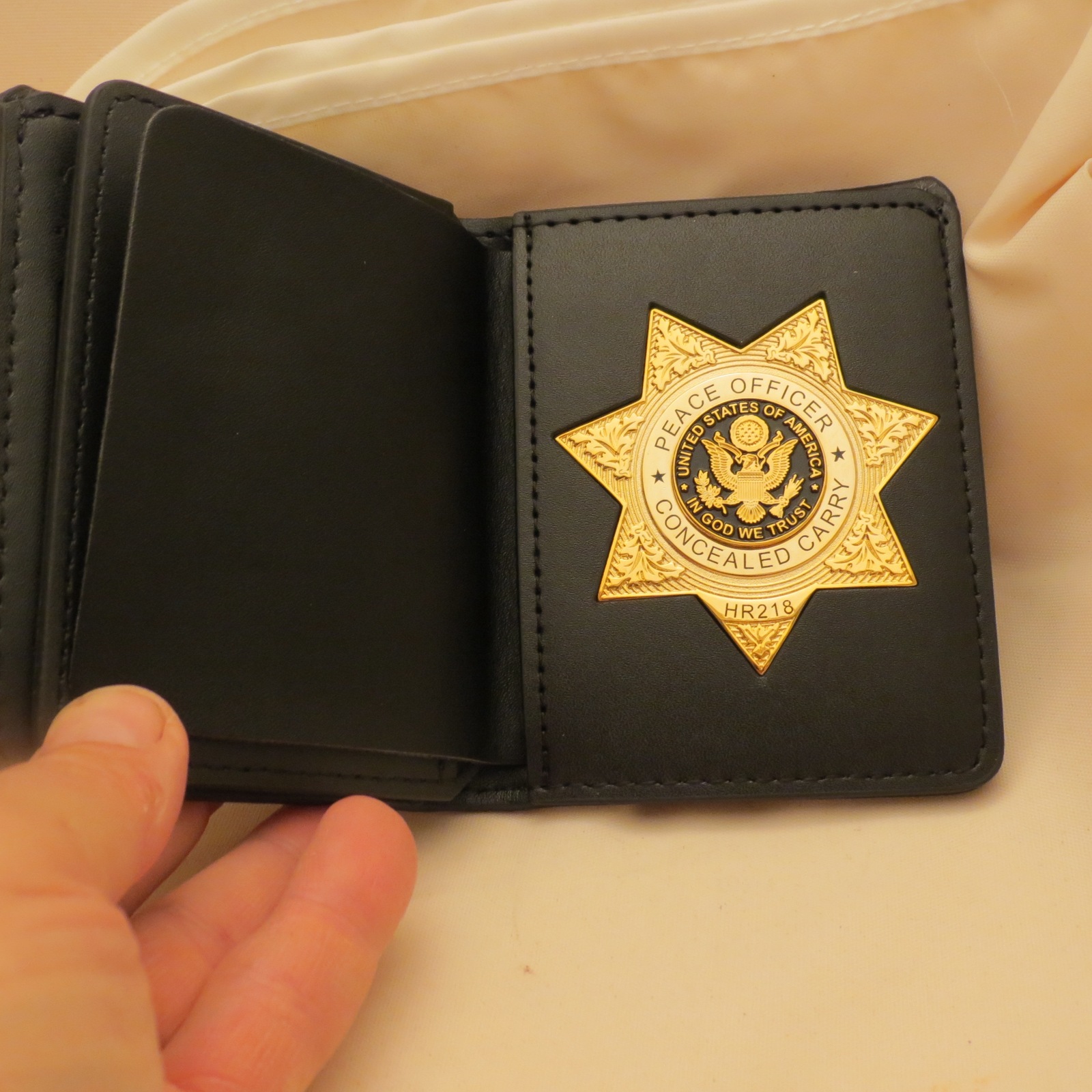 HR218 Peace Officer Concealed Carry Badge and badge case Gold (No ...