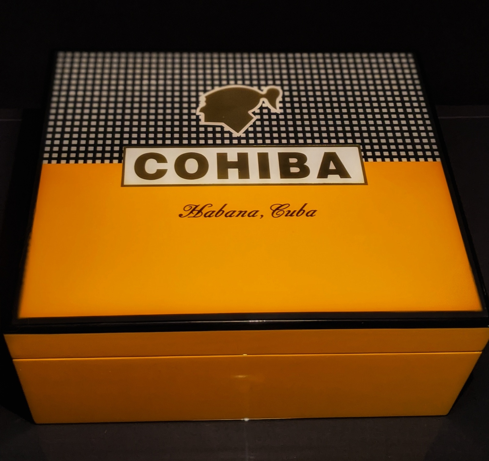 cohiba logo humidor comes with cigar case & cutter new in box Contemporary