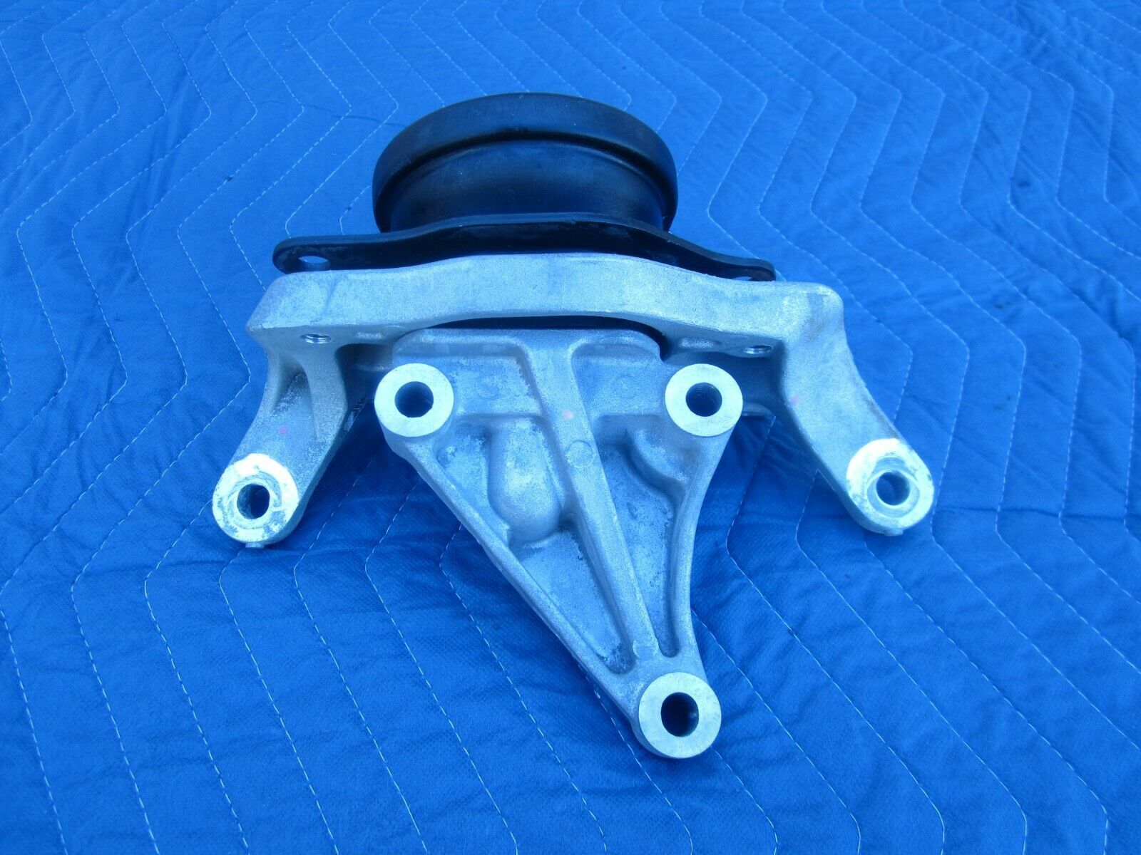 2013 2017 NISSAN ALTIMA OEM REAR TRANSMISSION MOUNT & BRACKET 594N