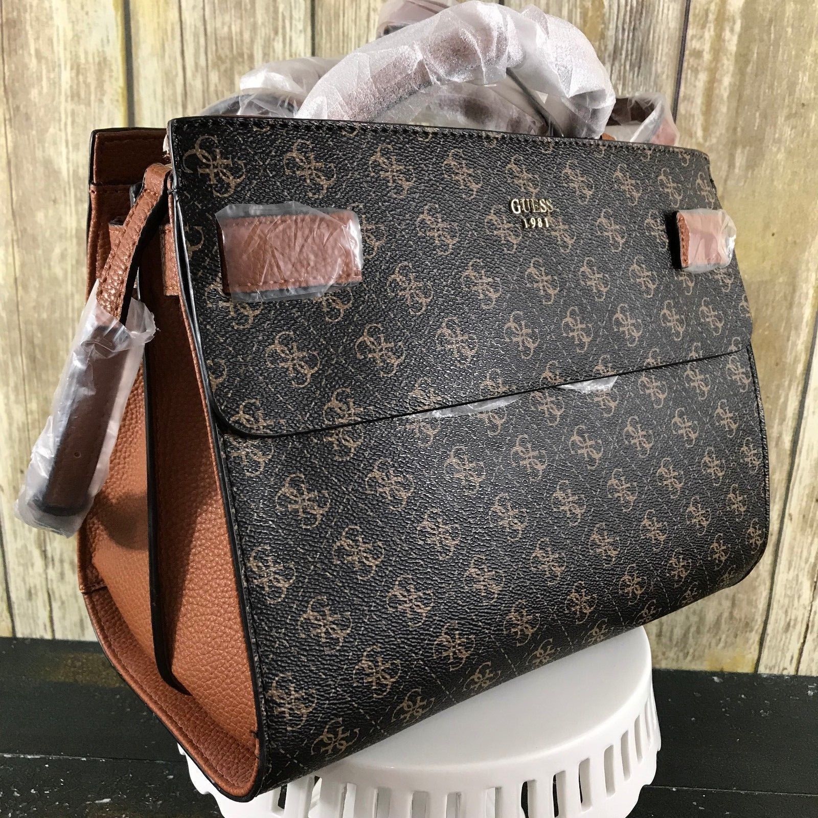 NEW Guess 1981 Los Angeles Women's Leather Modern Fashion Purse Handbag