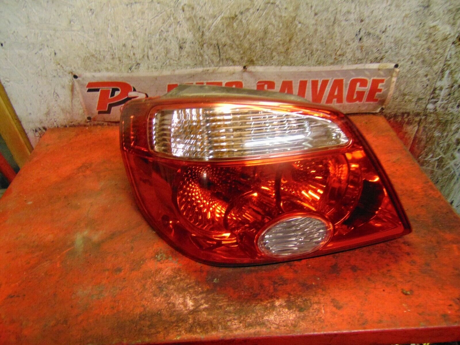 06 05 Mitsubishi outlander oem drivers side left brake tail light lamp assembly Tail Lights
