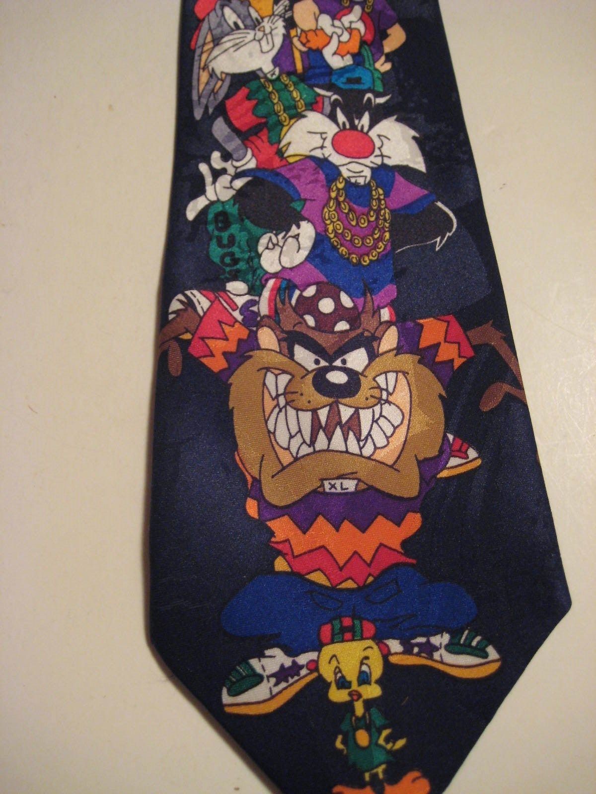 LOONEY TUNES AT SIX FLAGS NEW NOVELTY TIE