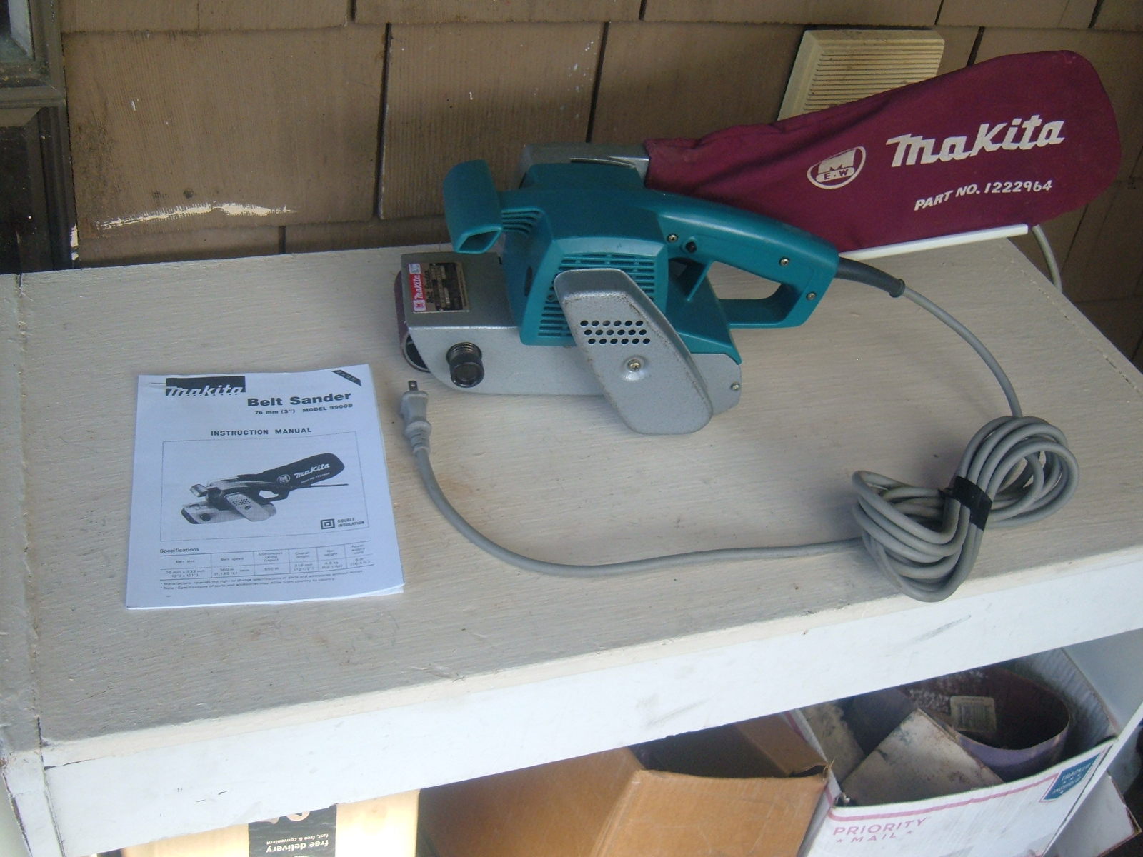 MAKITA VINTAGE 9900B CORDED 3" X 21" 115V 7.8A BELT SANDER WITH DUST