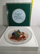 Avon Christmas Memories 1982 Collector Plate 22K Gold Trim Second Edition - $12.18