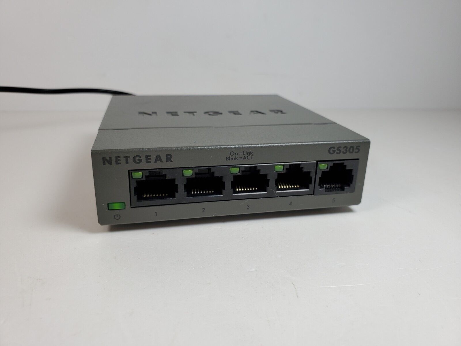 Primary image for NETGEAR GS305 Mini 5-Port Fast Gigabit Ethernet Switch w/ Power Cord