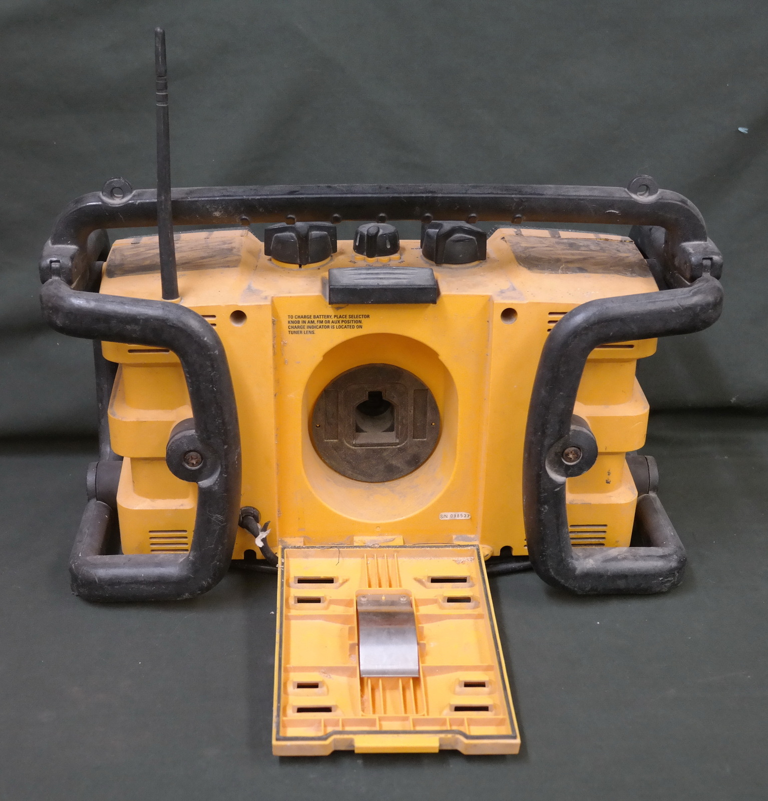 DeWalt DW911 Work/Job Site Radio Yellow Black TESTED! NO BATTERY ...