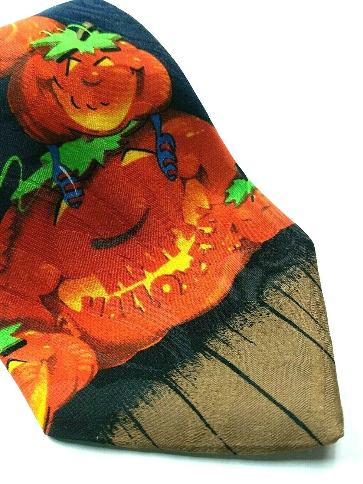 Hallmark Seasonal Concepts Halloween Pumpkins Bat Candy Corn Novelty Tie Silk