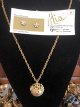 Vintage Jewelry Set Necklace And Earring White Real Pearls & Gold Studded Ball - $24.75