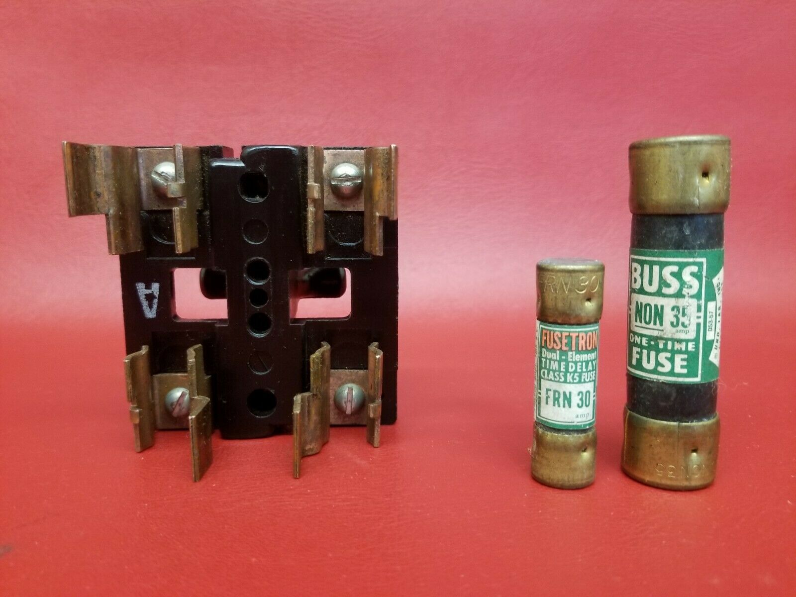 SQUARE D 2 POLE 30AMP FUSE PULL OUT FUSE HOLDER With 30 Amp Small Fuses