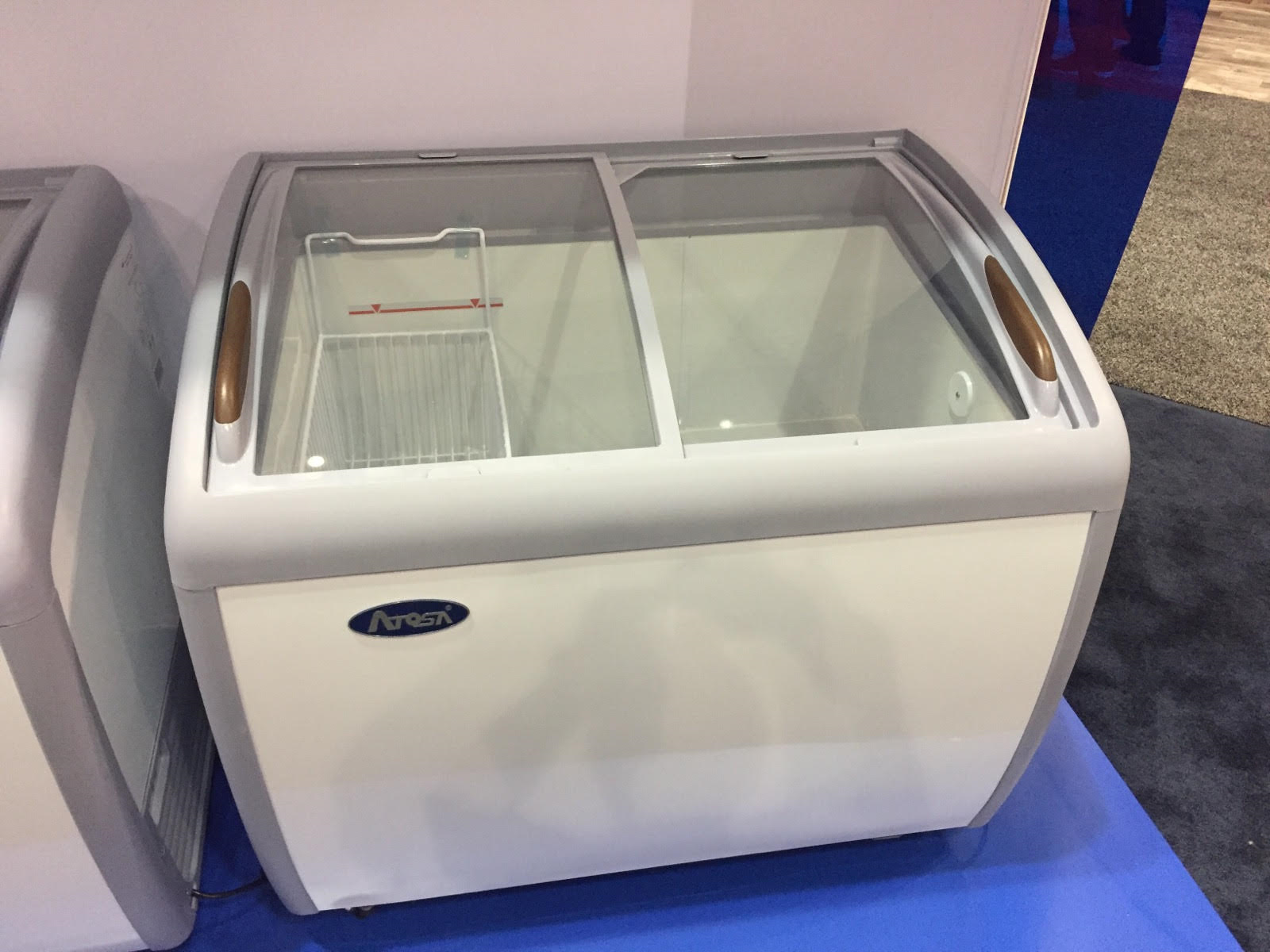 NEW 39" GLASS ANGLE NOVELTY TOP ICE CREAM COMMERCIAL FREEZER CHEST W