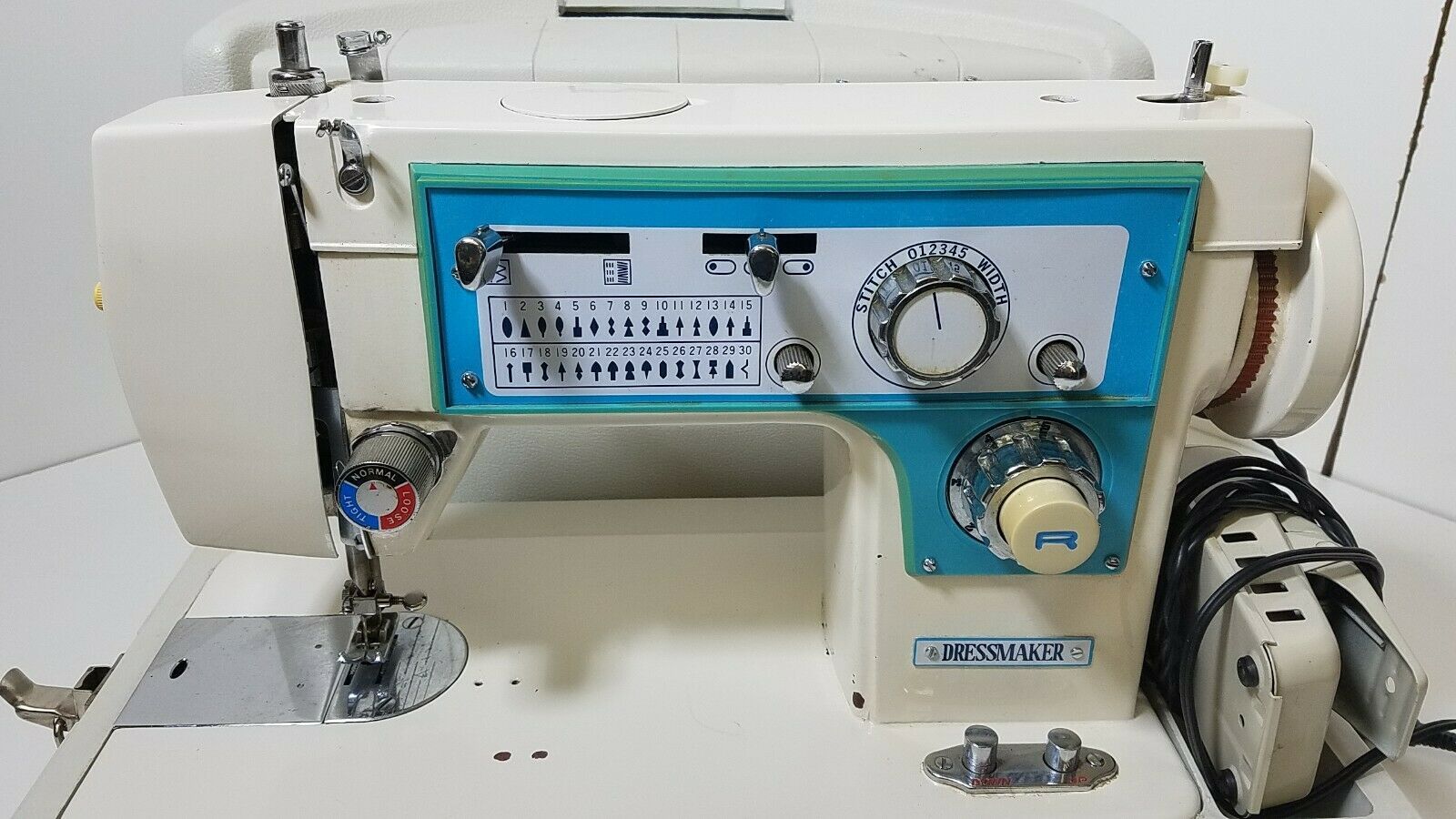 Dressmaker 7000 White Super Zigzag Embroidery Sewing Machine C320