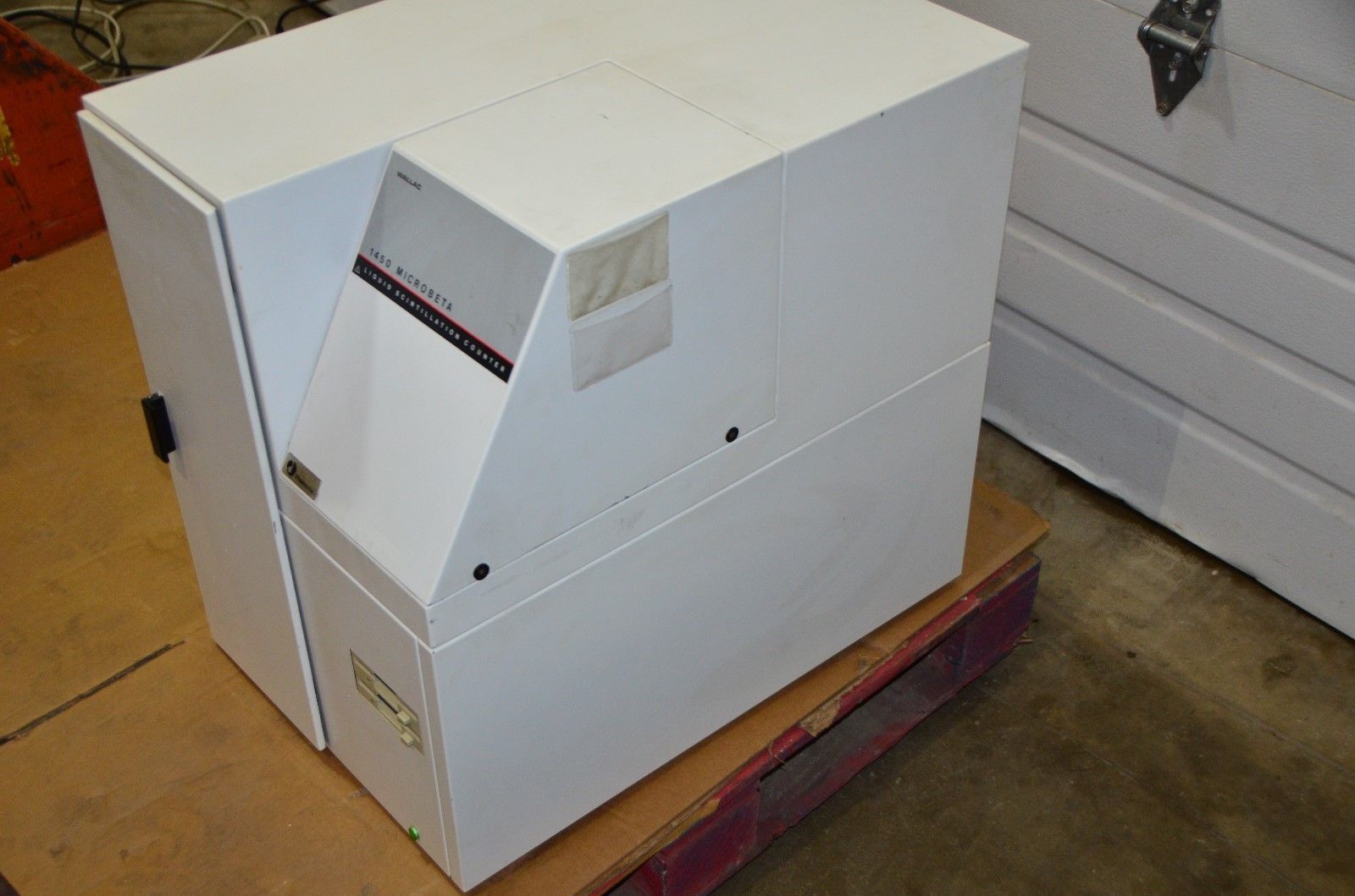 Wallac 1450 Microbeta Liquid Scintillation Counter 1450001 with