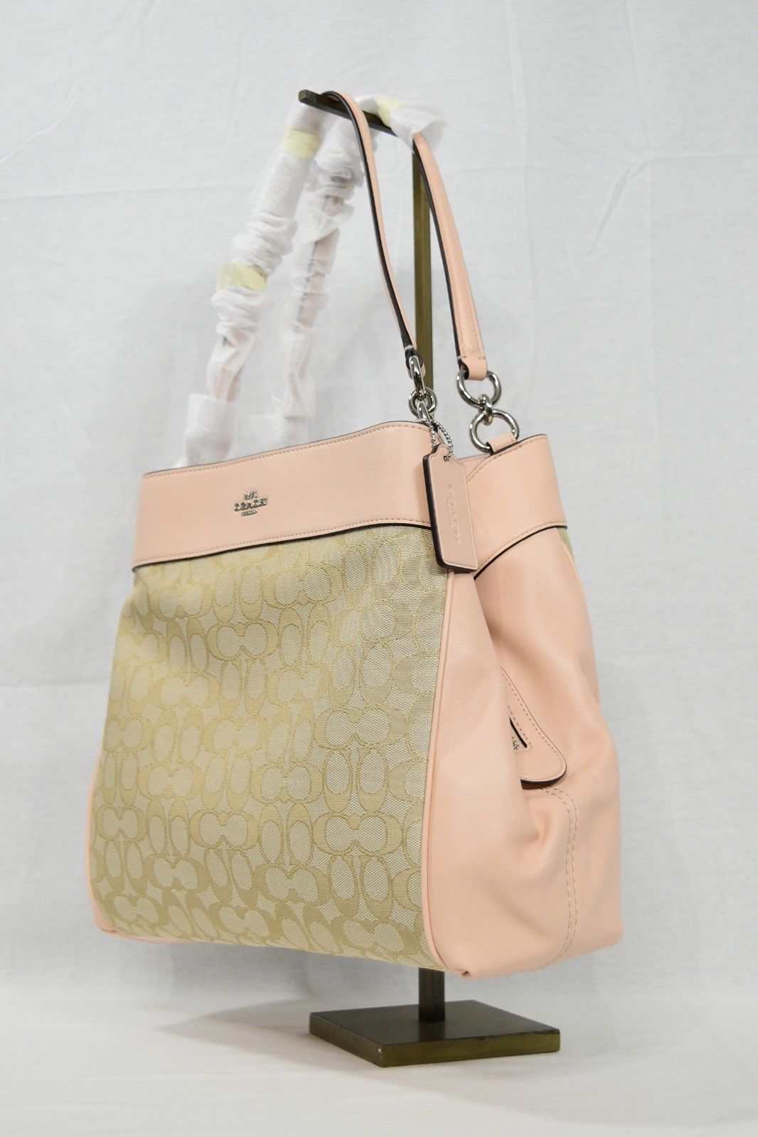 coach lexy shoulder bag in signature leather