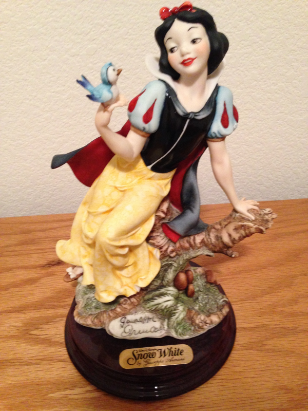 Walt Disney Classic Collection Snow White And The 7 Dwarfs Figurines Snow White 