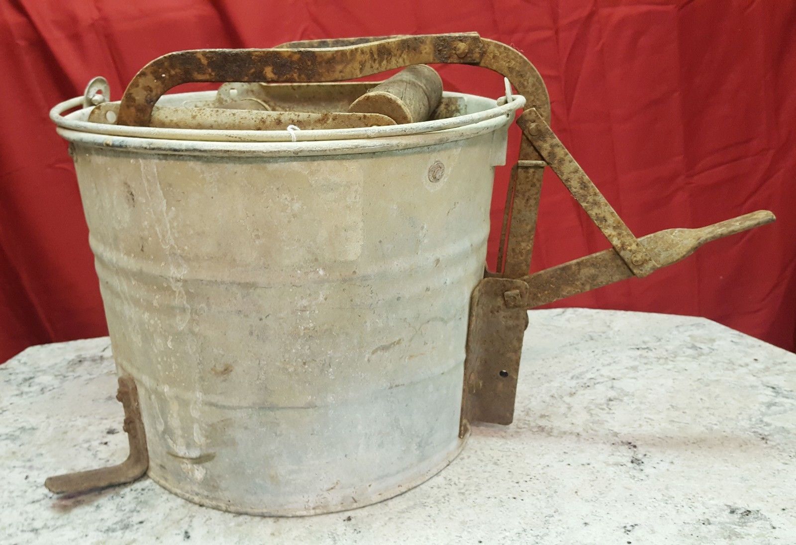 VINTAGE Victor Galvanized Metal Mop Bucket w/ Wood Rollers Made In USA