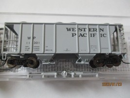 Micro-Trains # 09500021 Western Pacific PS-2, 2-Bay Covered Hopper N-Scale image 1