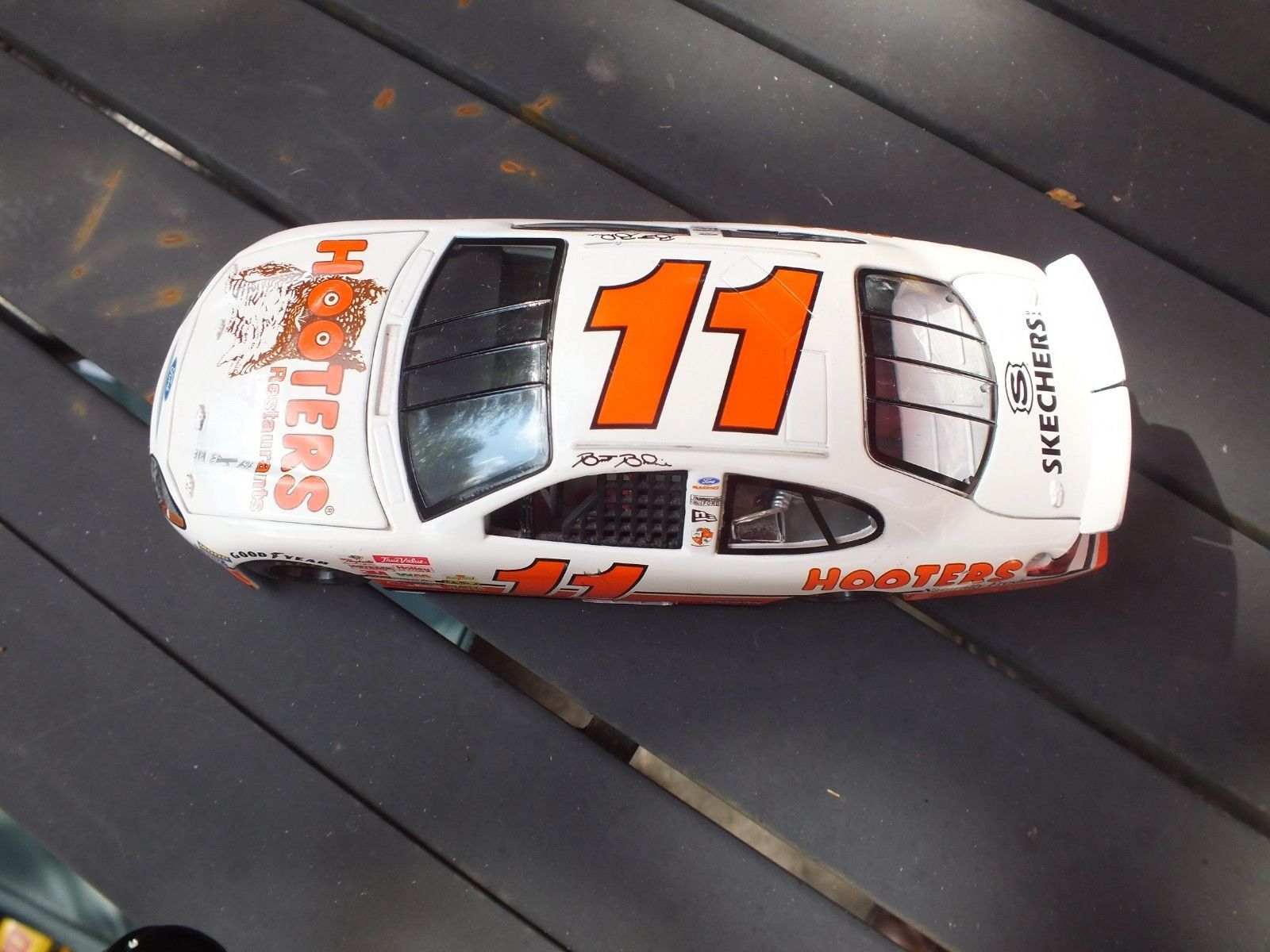 Brett Bodine Racing Champions #11 Hooters 1:24 NASCAR 2000 Ford Taurus ...