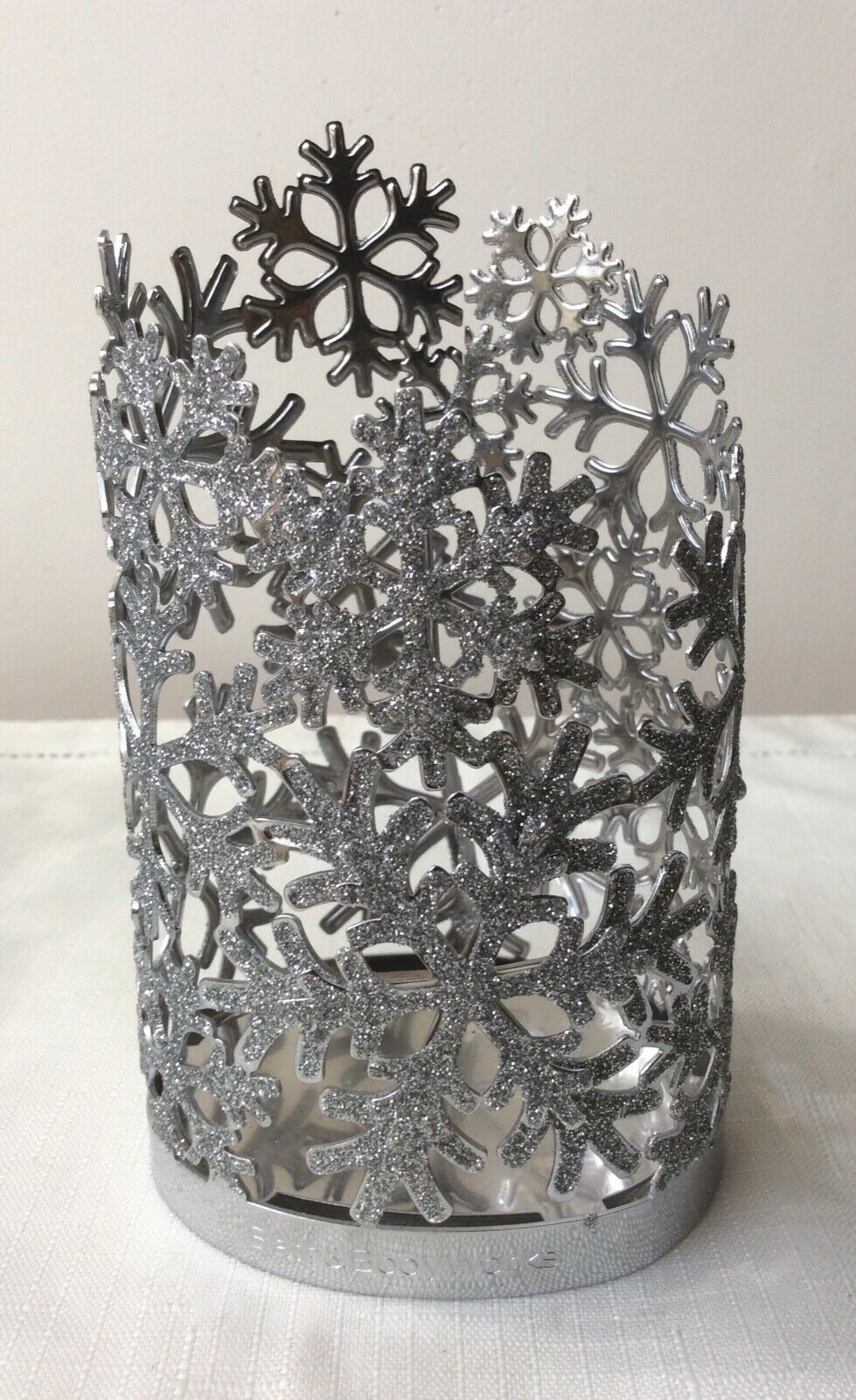 NEW BATH & BODY WORKS WHITE SNOWFLAKES GEMS LARGE 3-WICK CANDLE HOLDER SLEEVE 