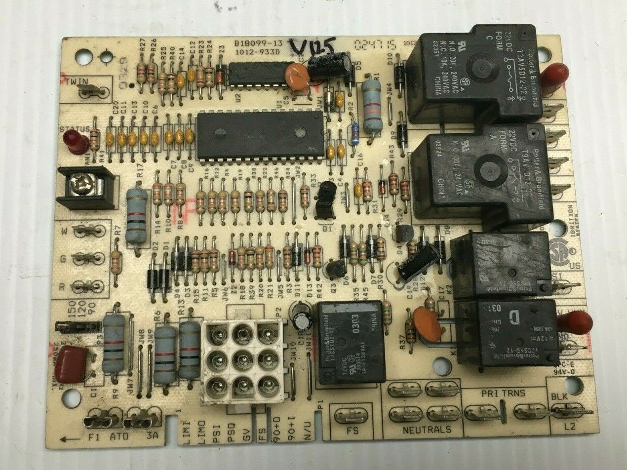 Goodman B18099-13 Furnace Control Circuit Board 1012-933D Used #V125 ...