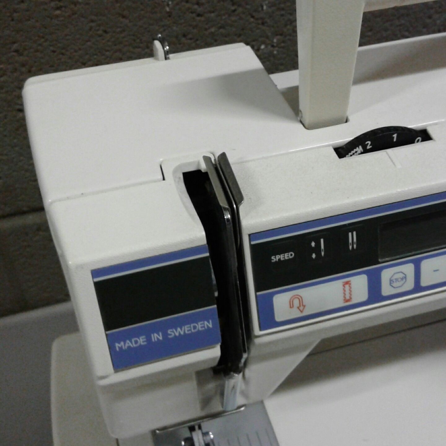 Husqvarna Viking 1070 Sewing Machine Quilting Embroidery (dde22