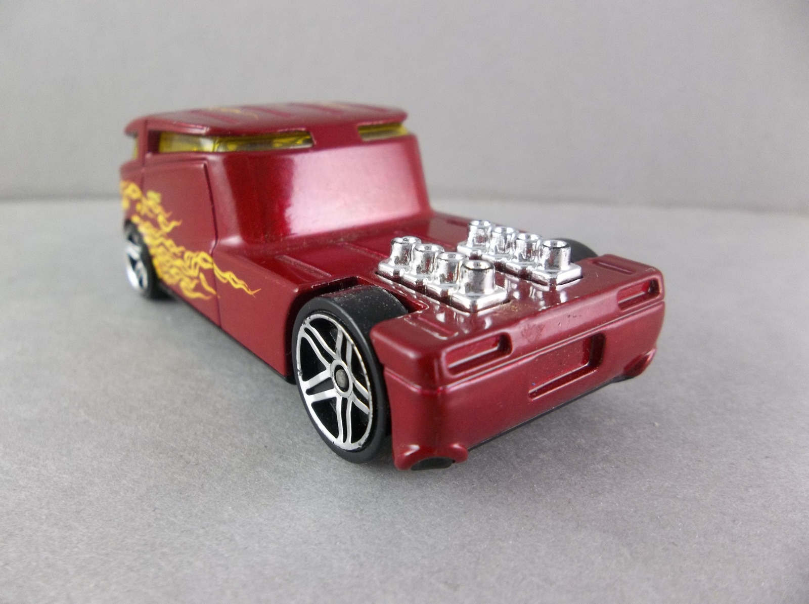 Hot Wheels 2006 Qombee Red With Flames Diecast Vehicle Contemporary