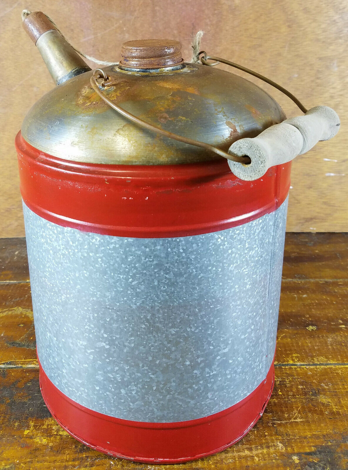 MOHAWK GAS INDIAN LOGO 1 GALLON CAPACITY MOTOR OIL CAN W/ SPOUT GARAGE