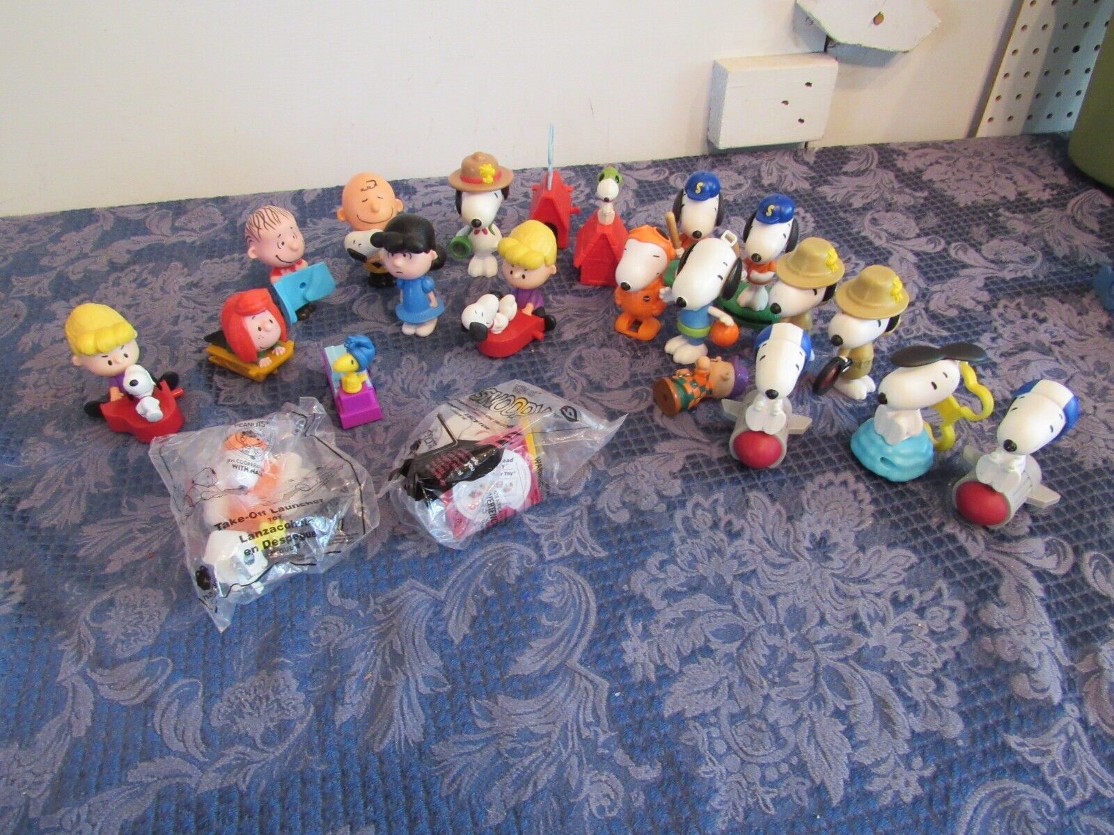 Peanuts Charlie Brown Snoopy Figures Toys Figurines Mixed Lot BK