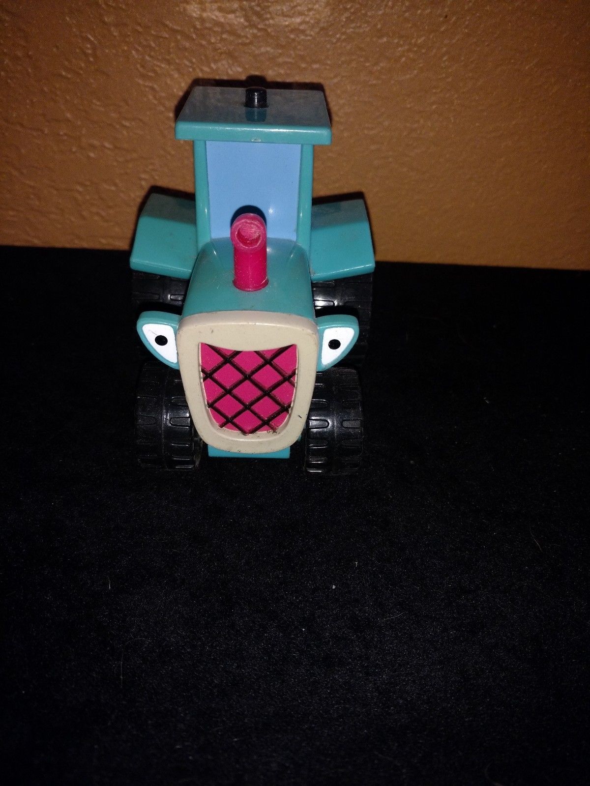 BOB THE BUILDER Talking Farmer Pickles Tractor Travis Action Figures