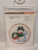 Bernat Holiday Hoop Mr. Snowman Stitchery WO9250   7 inch - $9.99