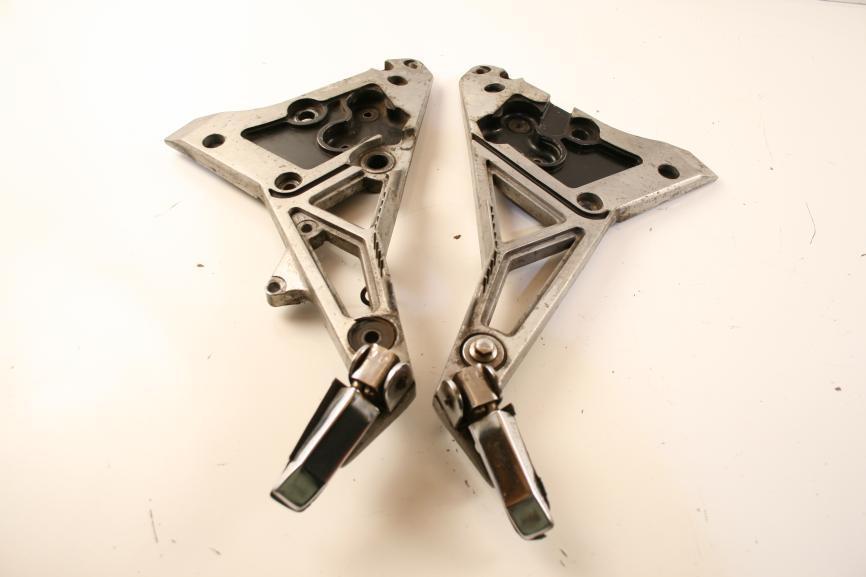 Black Rear Passenger Foot Pegs Mount For Yamaha Bolt XVS950 XVS950R-Spec 14-16