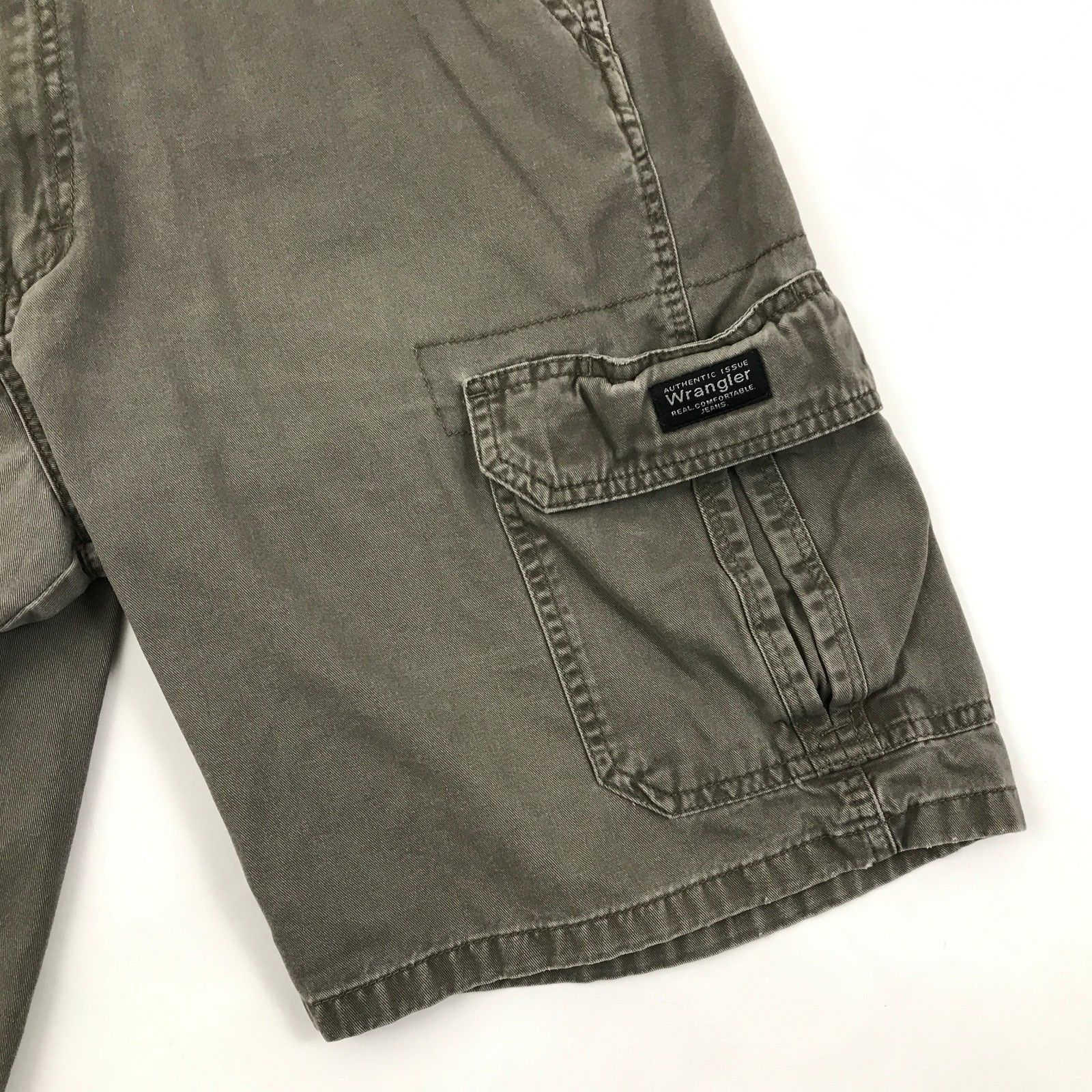 mens cargo shorts with tech pocket