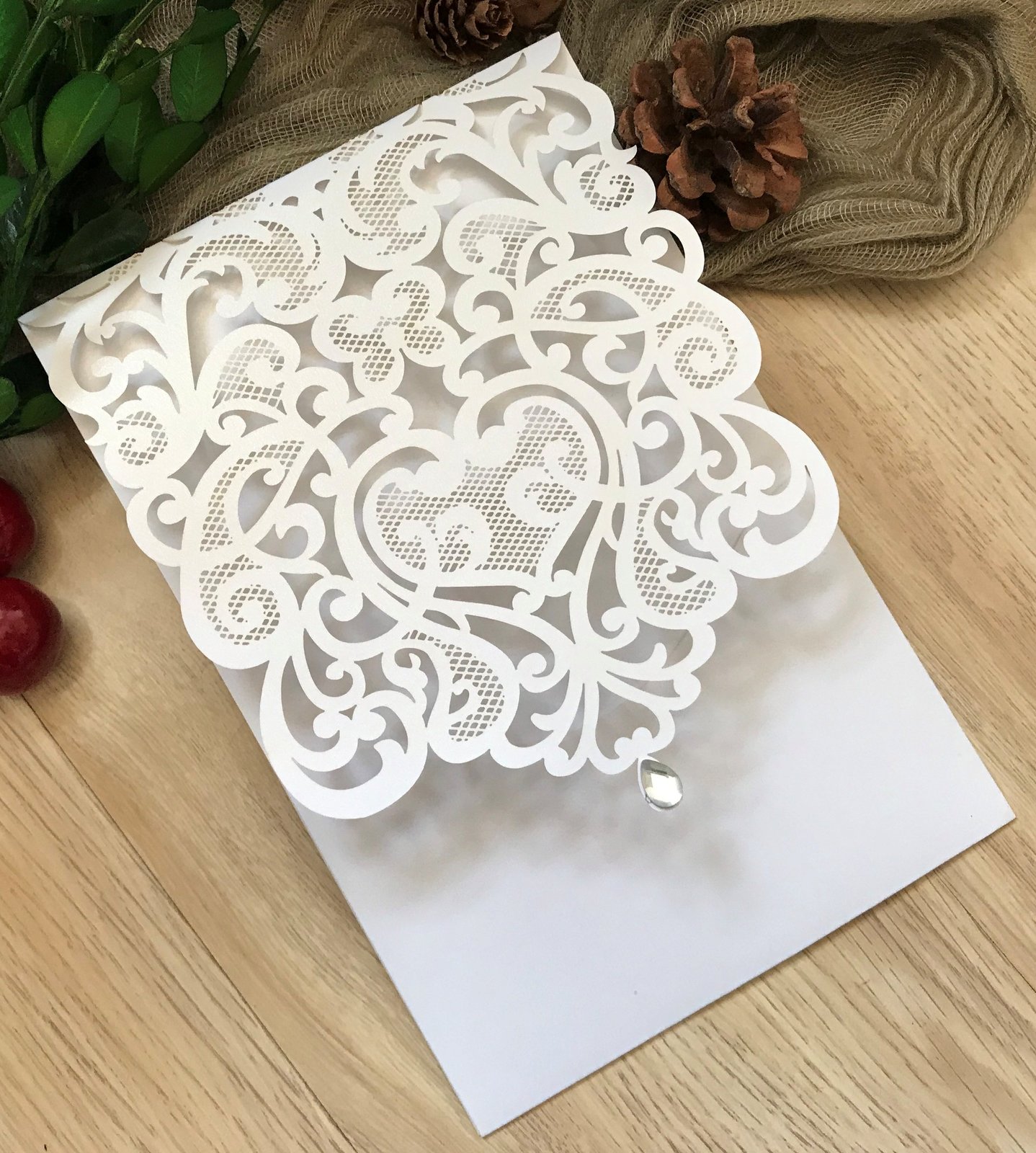 50pcs pearl white pocket Laser Cut wedding invitations cards with buckle