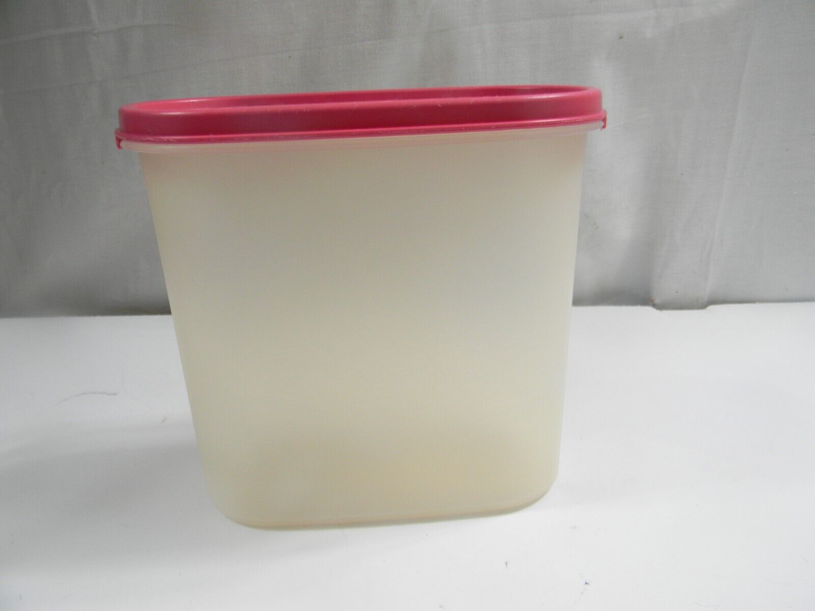 Tupperware Container 16138 Modular Mates 7 1/4 Cups Yellowed Scratches