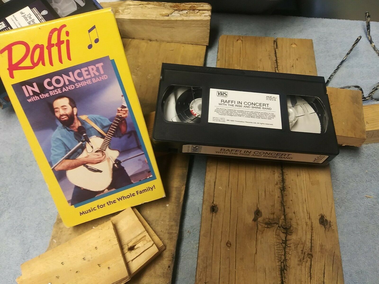 Raffi in concert with the rise and shine band vhs 1988 cds