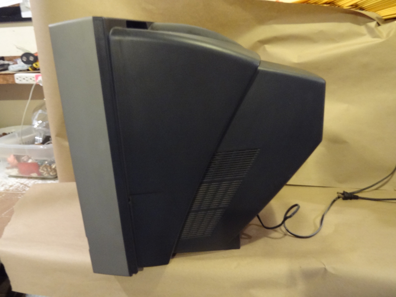 SV2000 TV / DVD PLAYER COMBO BUILT IN 20" SCREEN WORKS GREAT NO REMOTE