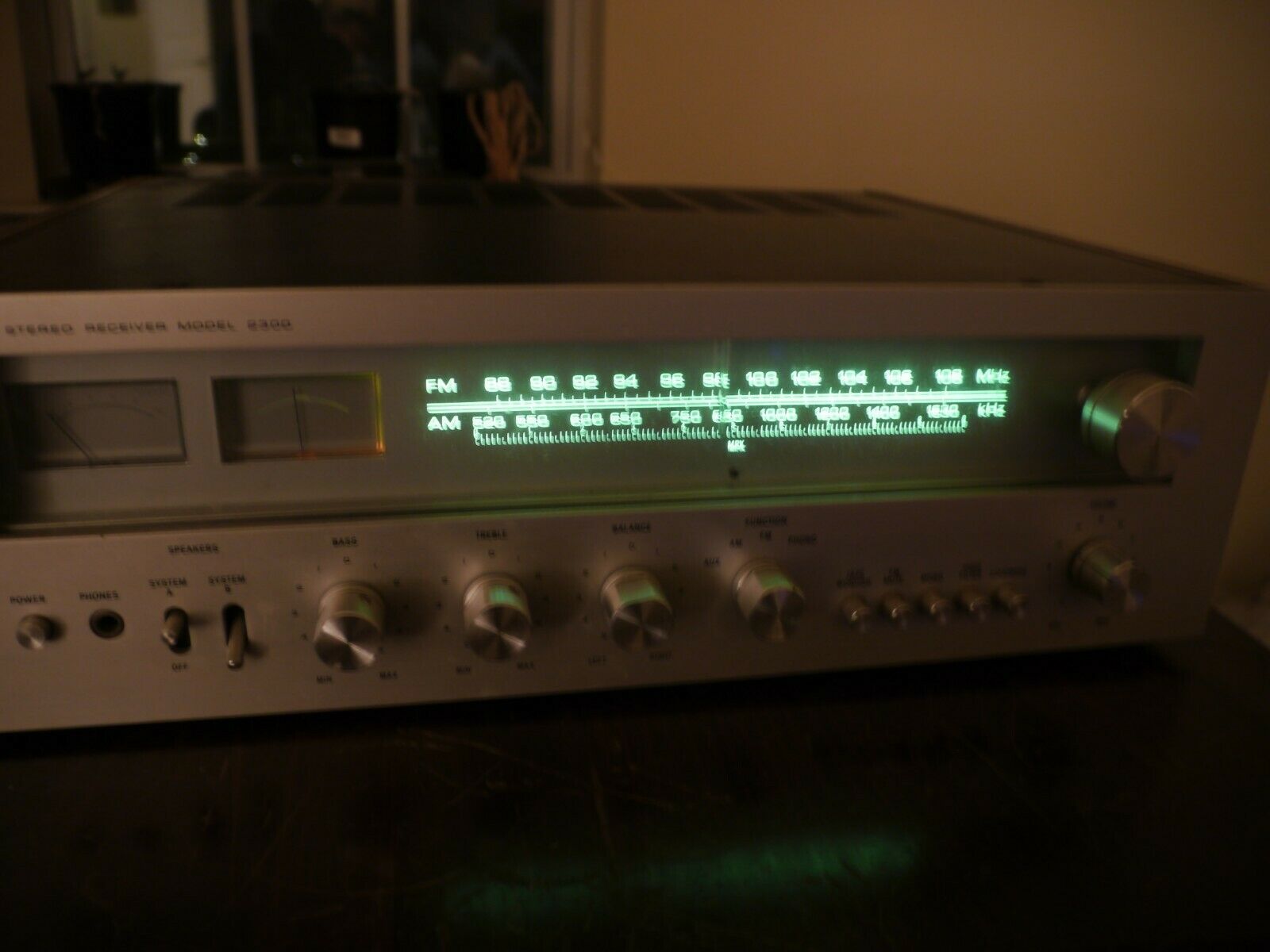 Vintage GTE/Sylvania Model 2300 Tuner Receiver Vintage Stereo Receivers