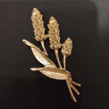 Vintage Wheat Stalk Brooch, Textured Gold Tone, harvest autumn mid-century MCM image 3