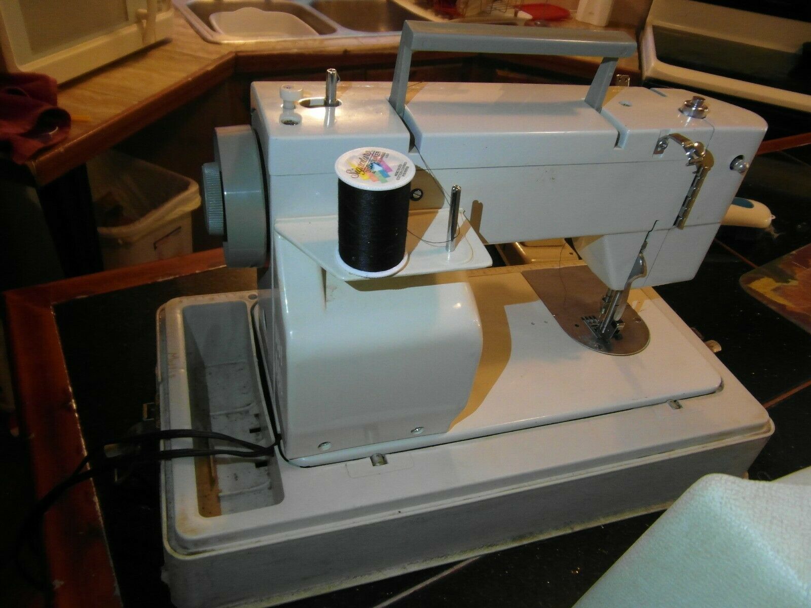 Vintage Nelco ZIG ZAG Sewing Machine L605 w/ Hard Cover Pedal & Extra