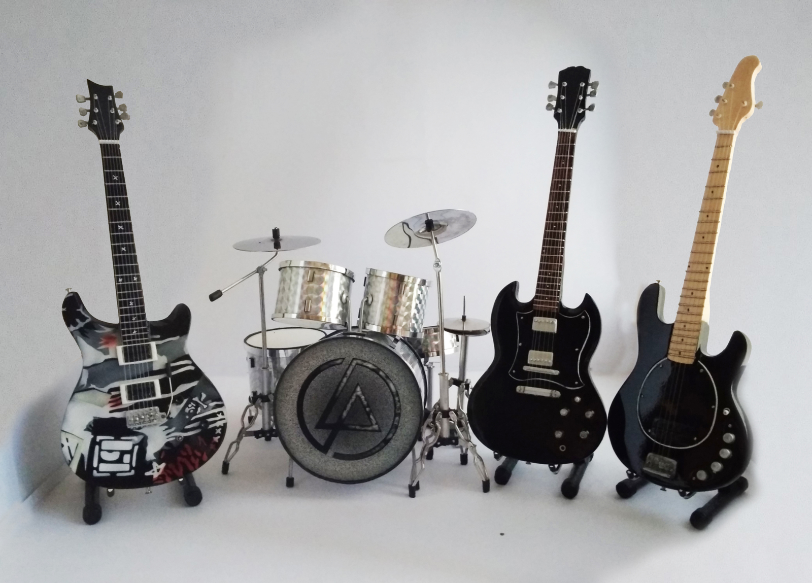 Complete Miniature Guitar Bass And Drum Set Linkin Park Band Miniatures 9418