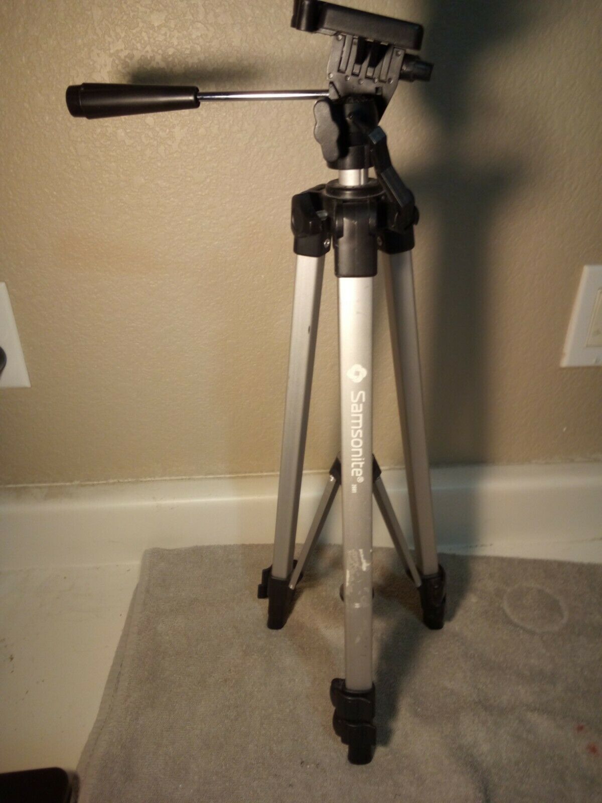 Samsonite Camera TRIPOD--EXTENDS To and similar items