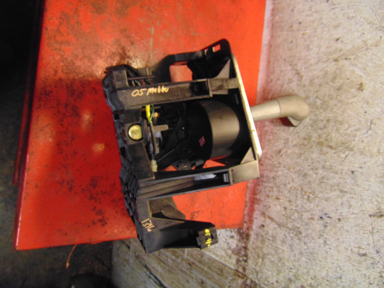 05 Chevy Malibu Maxx oem automatic transmission shifter assembly Shifters