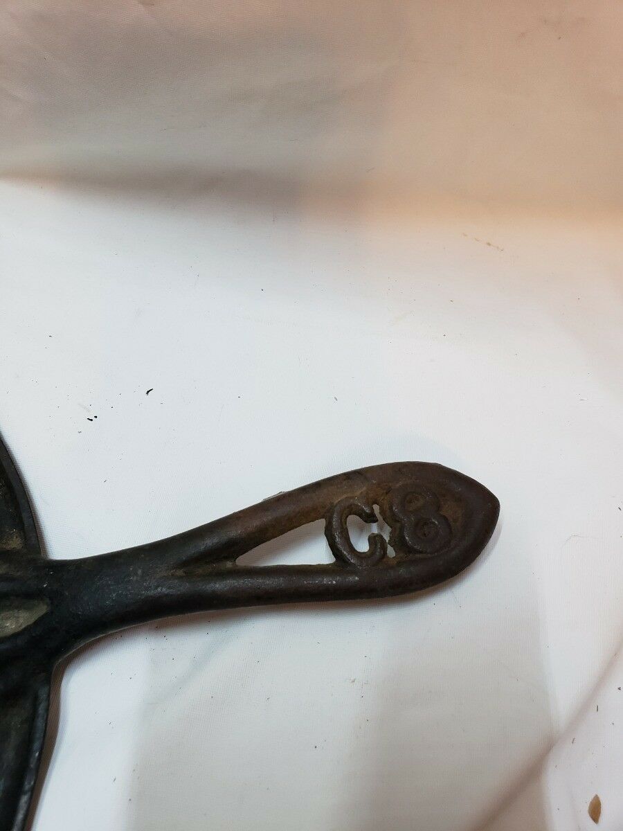 Fanner Mfg Co Crescent Waffle Cast Iron No. 8 Waffle Maker Cleveland