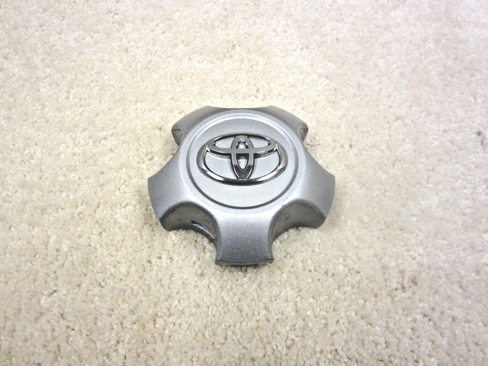 2012 2016 TOYOTA RAV4 OEM ALLOY WHEEL SILVER CENTER CAP 4260B0R020