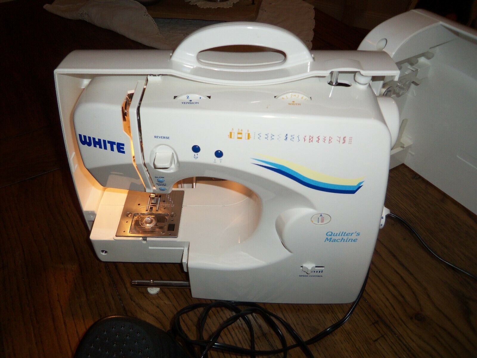 White Portable Quilter's Machine 1740 Sewing Machine with Pedal & Case