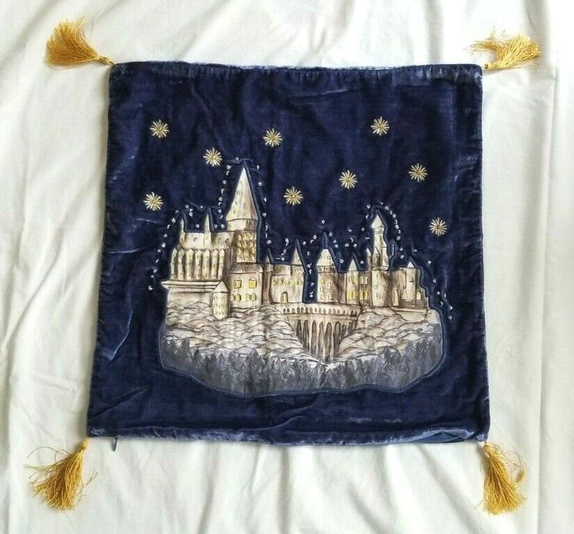 Primary image for Pottery Barn HARRY POTTER HOGWARTS CASTLE Blue Pillow Cover 18"SQ  NWOT #83