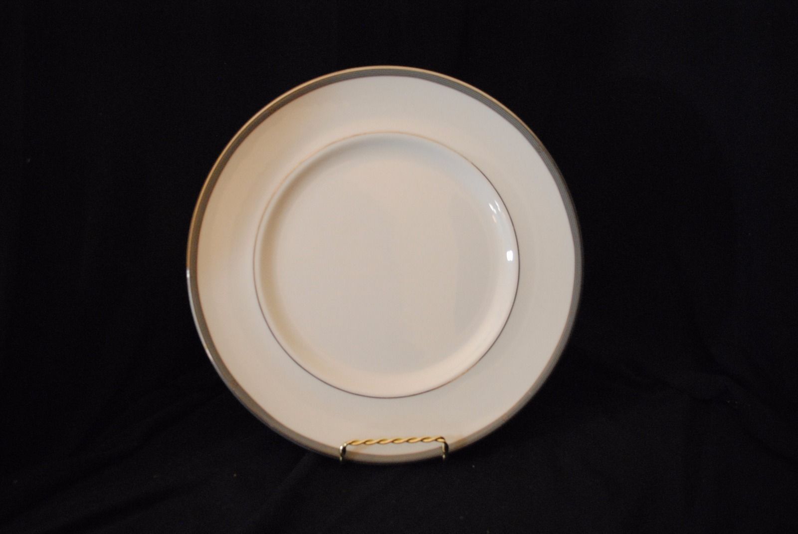 Royal Doulton Bone China Dinner Plate - Broadway, Discontinued Pattern ...