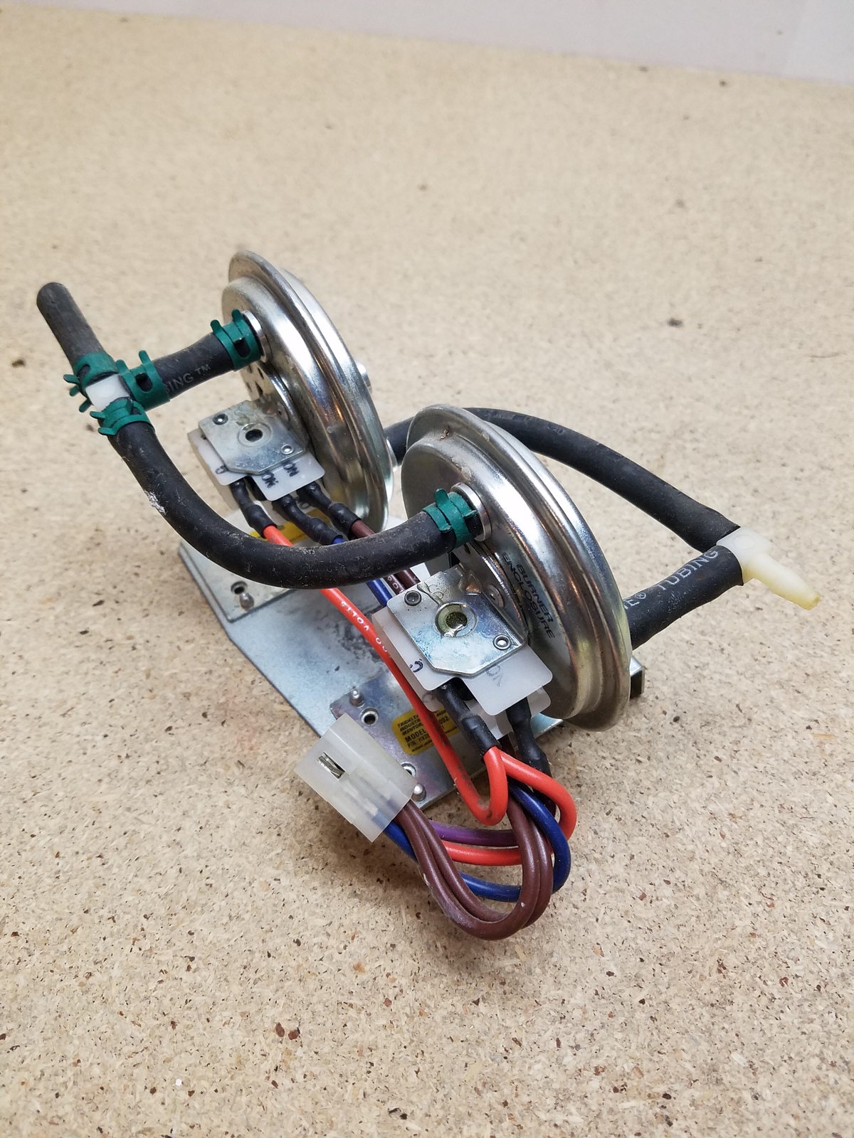 Carrier Bryant Payne oem furnace dual pressure switch HK06WC050